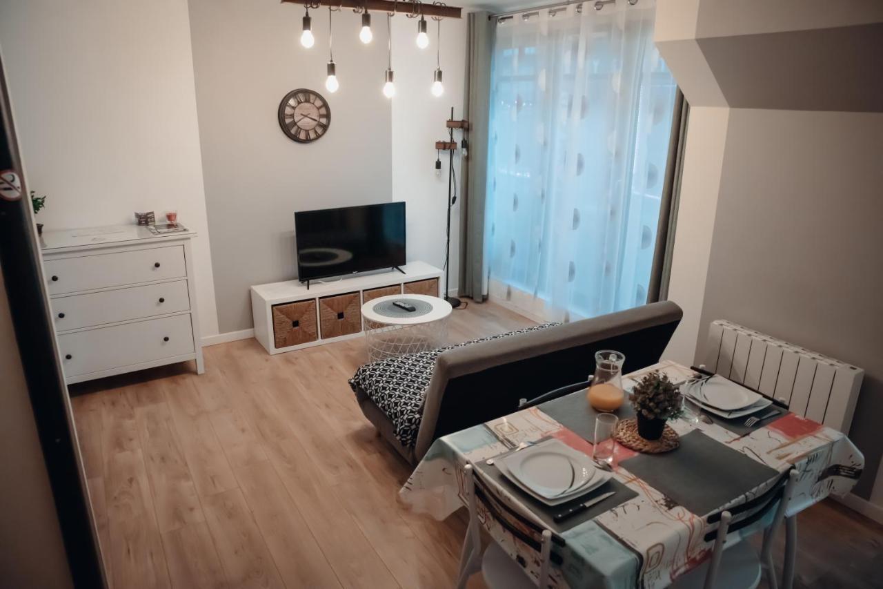 Cosy Et Moderne En Centre Ville, Fibre Haut Debit Ernee Екстер'єр фото
